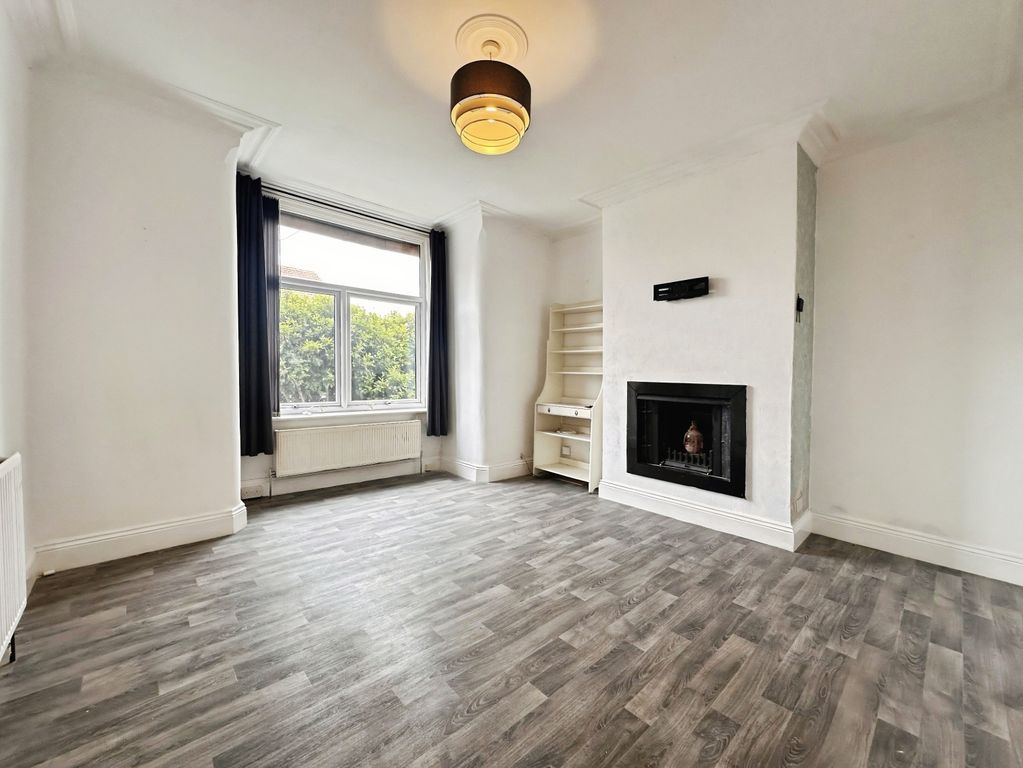 Property photo 3 of 18 Living Room