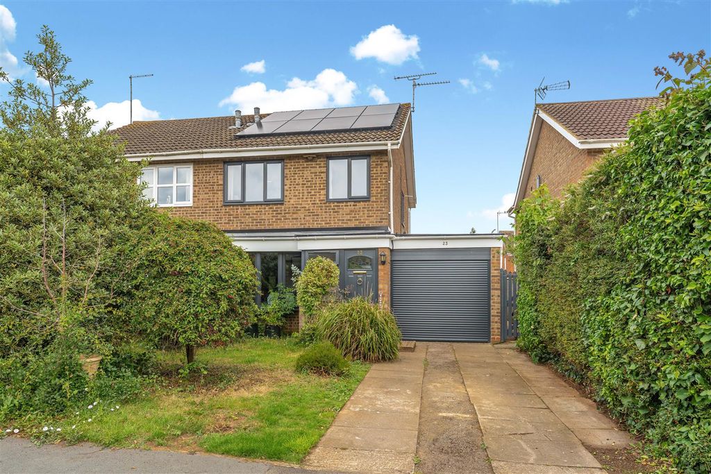 Property photo 1 of 17 23 Aston Close, Banbury-2.Jpg