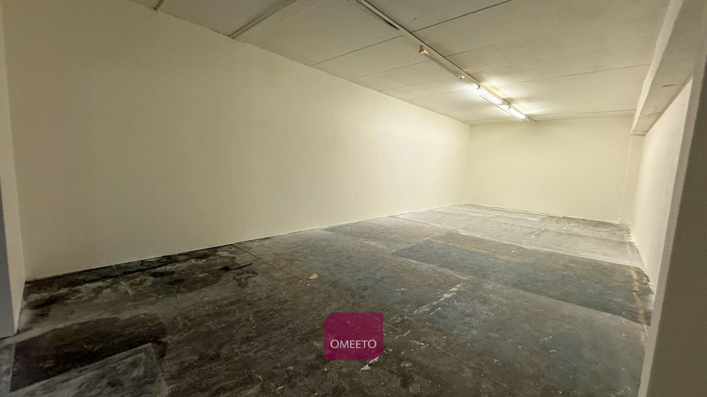 Property photo 3 of 6 Unit To Let