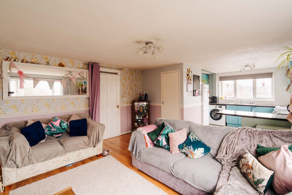 Property photo 3 of 12 11