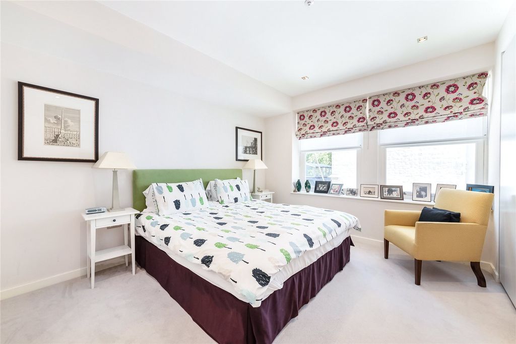 Property photo 3 of 13 Aldwych Chambers