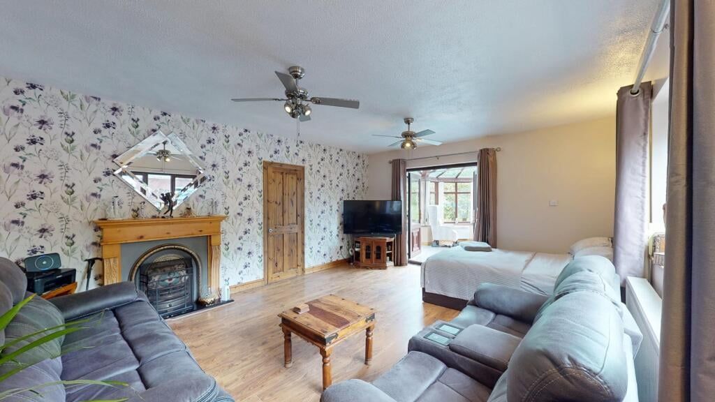 Property photo 2 of 35