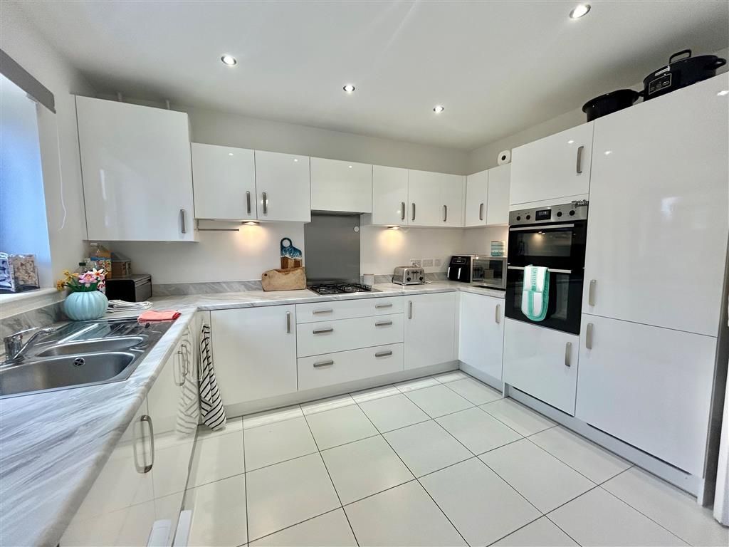 Property photo 3 of 19 Image