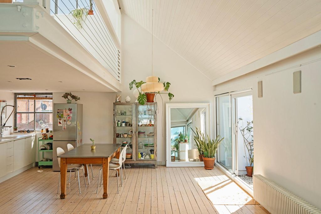 Property photo 1 of 30