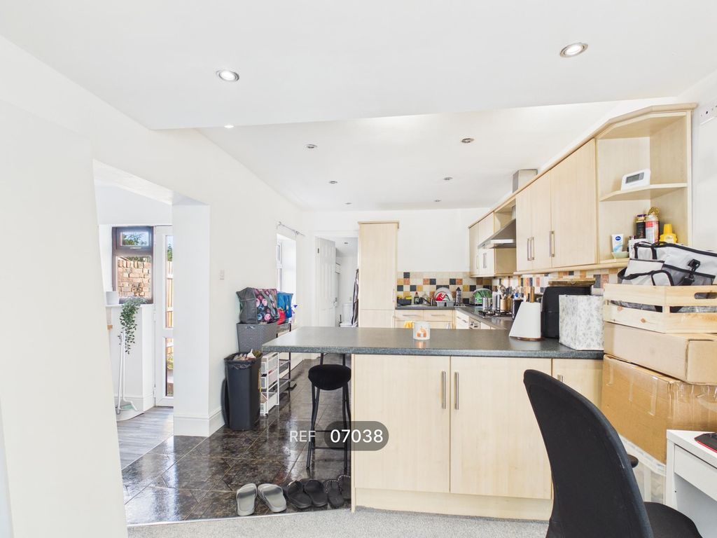Property photo 1 of 15 Kitchen