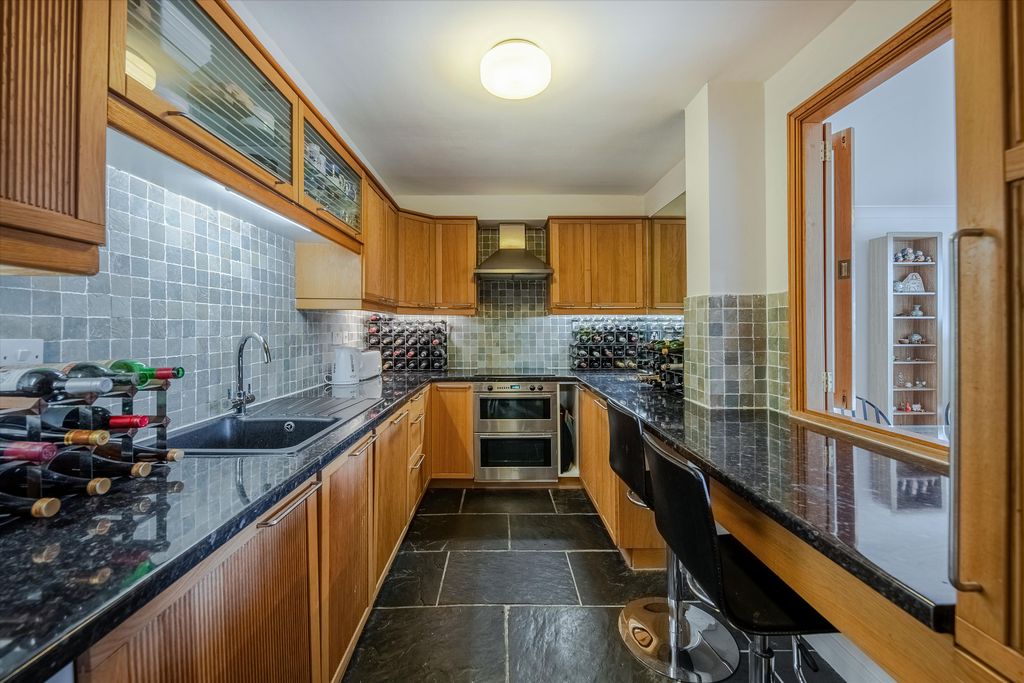 Property photo 2 of 13 Image
