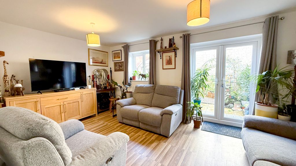 Property photo 2 of 15 Lounge