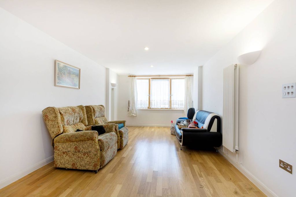 Property photo 2 of 6