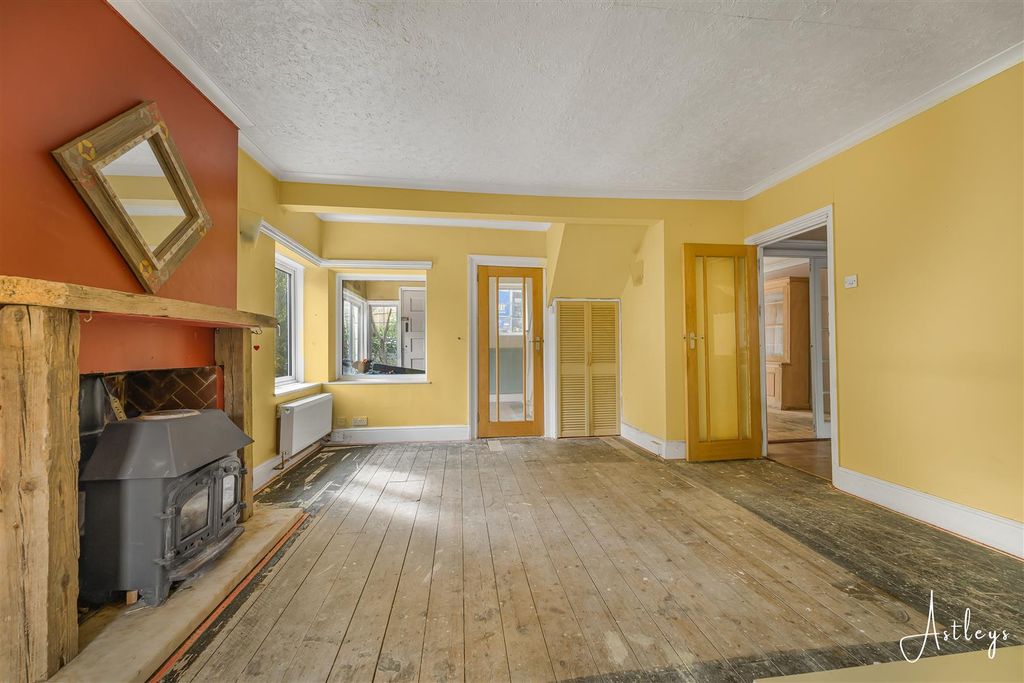 Property photo 3 of 36