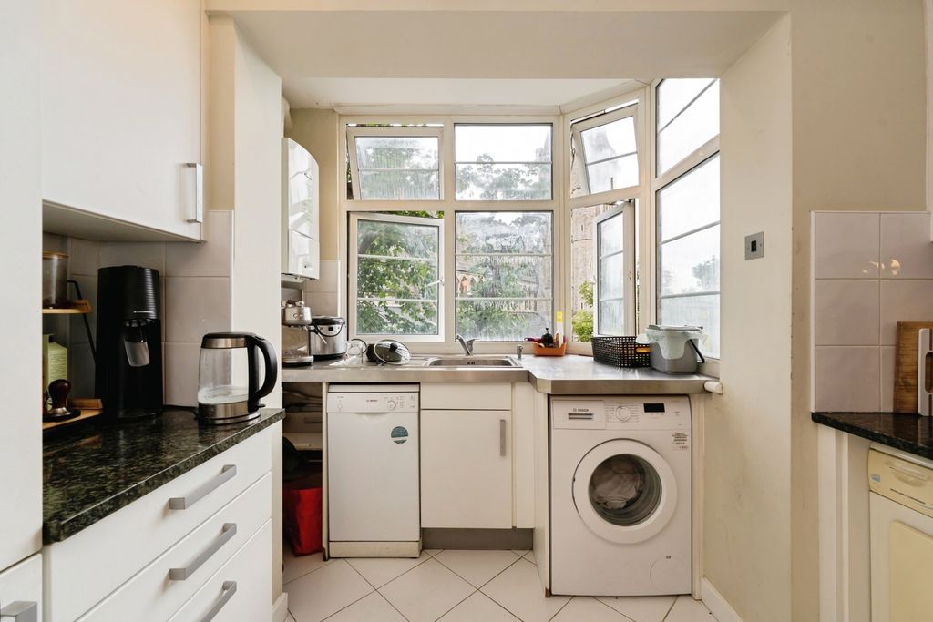 Property photo 3 of 33 Kitchen