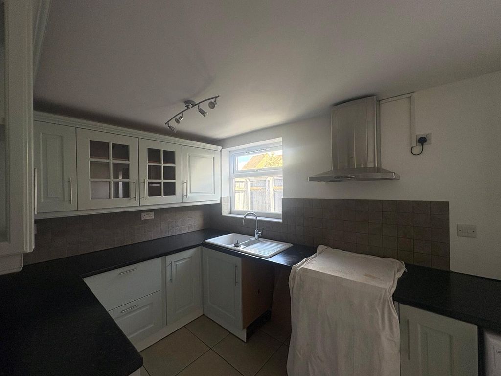 Property photo 2 of 8 Kitchen