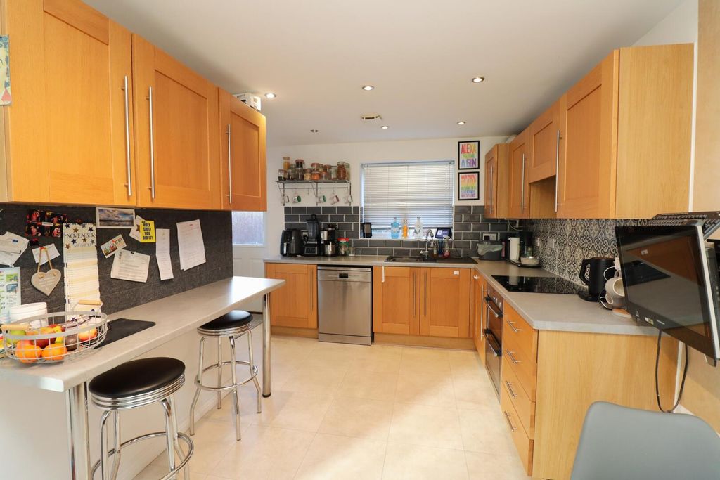 Property photo 2 of 26 Kitchen