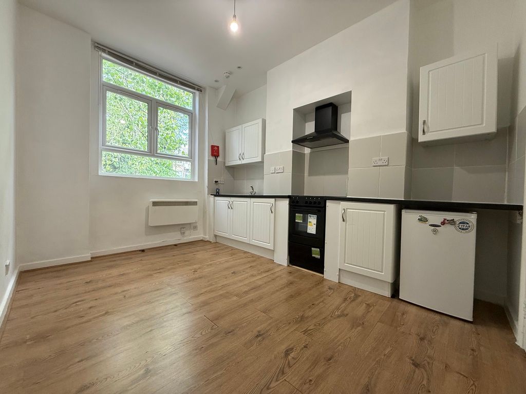 Property photo 1 of 2