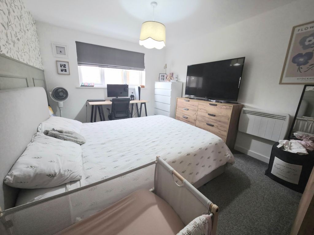 Property photo 3 of 10 Bedroom 1