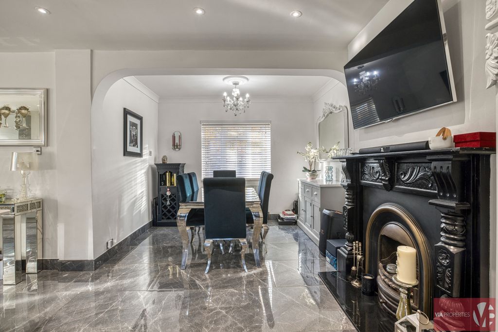 Property photo 3 of 23 Photo 4