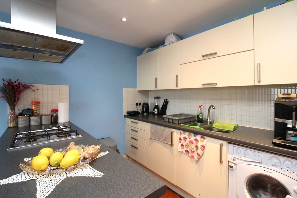 Property photo 3 of 5 Kitchen
