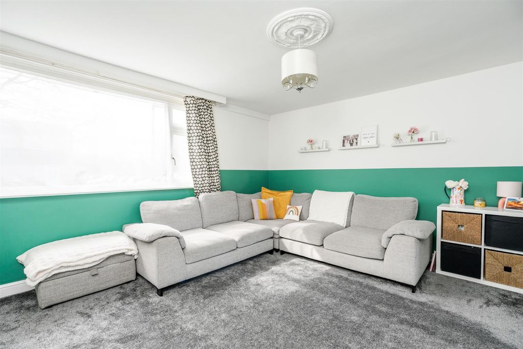 Property photo 3 of 15 14 Ansley Way_6.Jpg