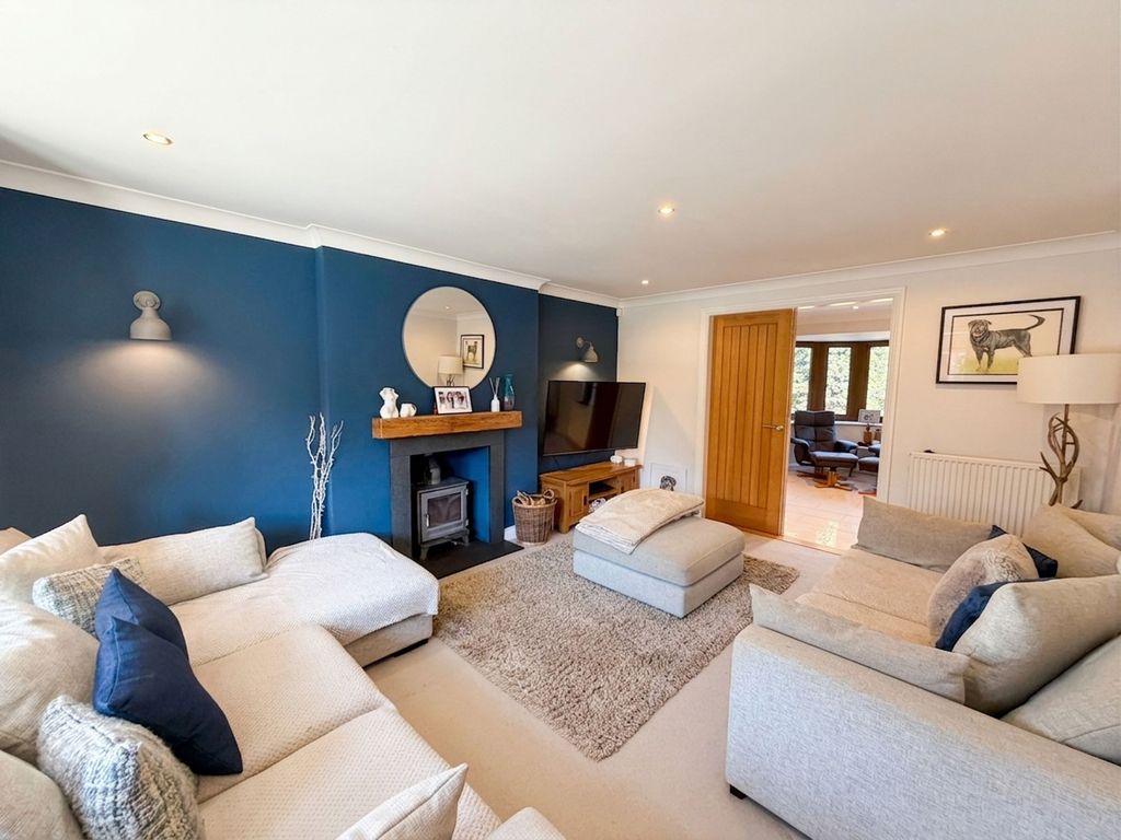 Property photo 2 of 22 Lounge