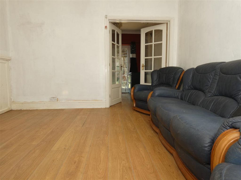 Property photo 2 of 10 Lounge