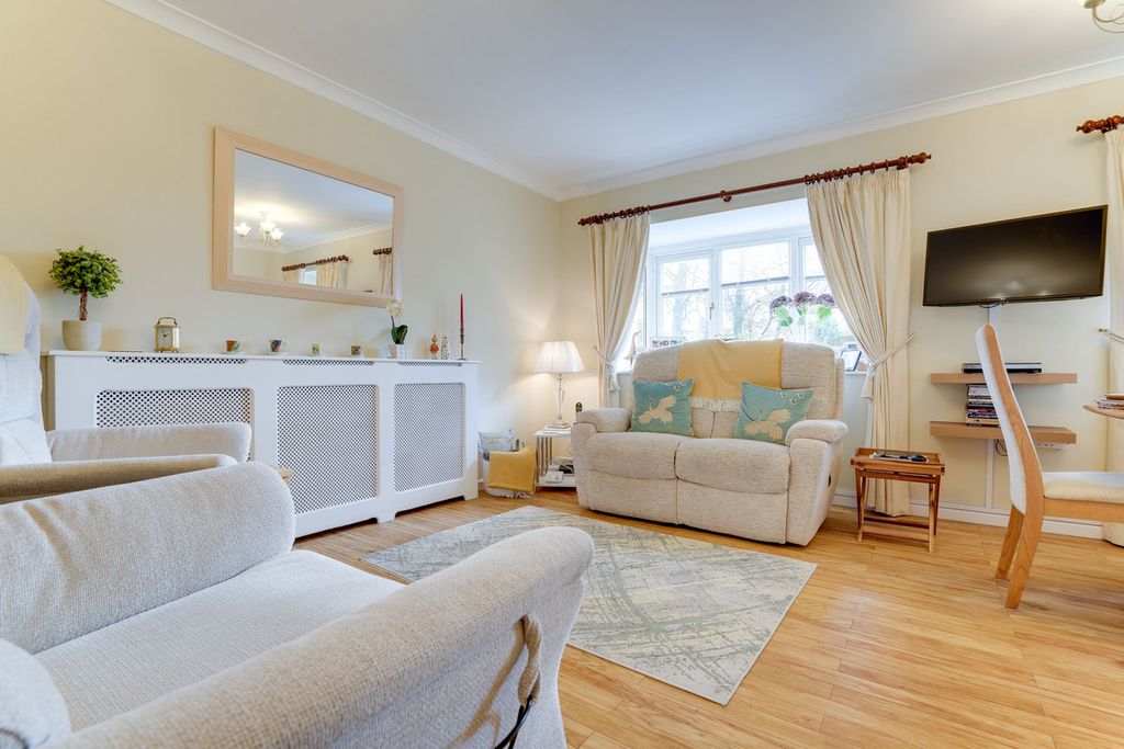 Property photo 2 of 27