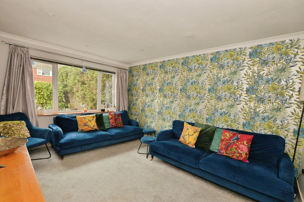 Property photo 2 of 25