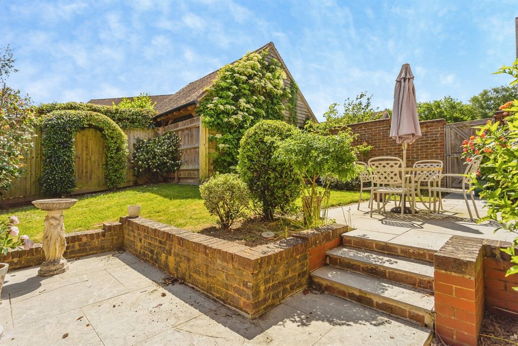 Property photo 2 of 20