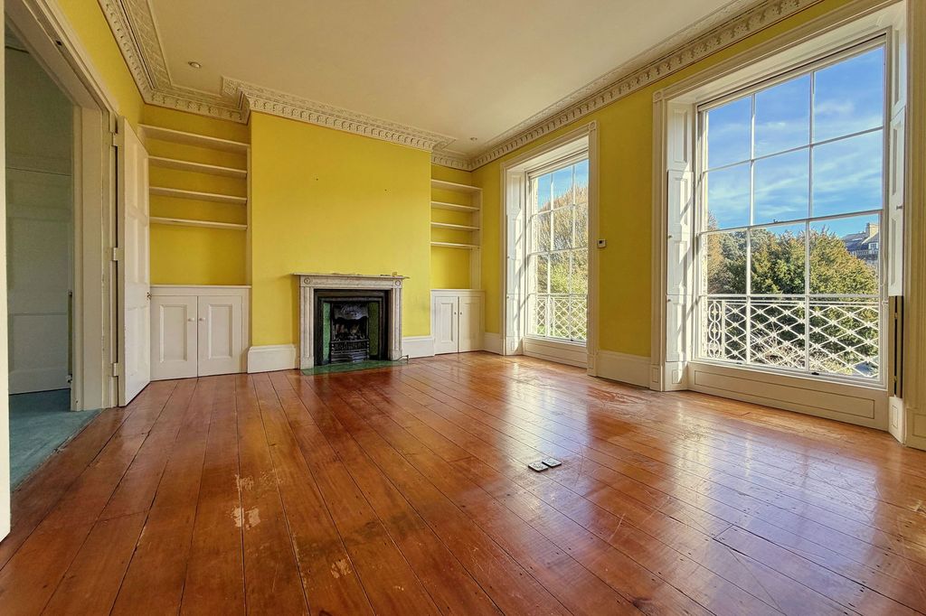 Property photo 2 of 25