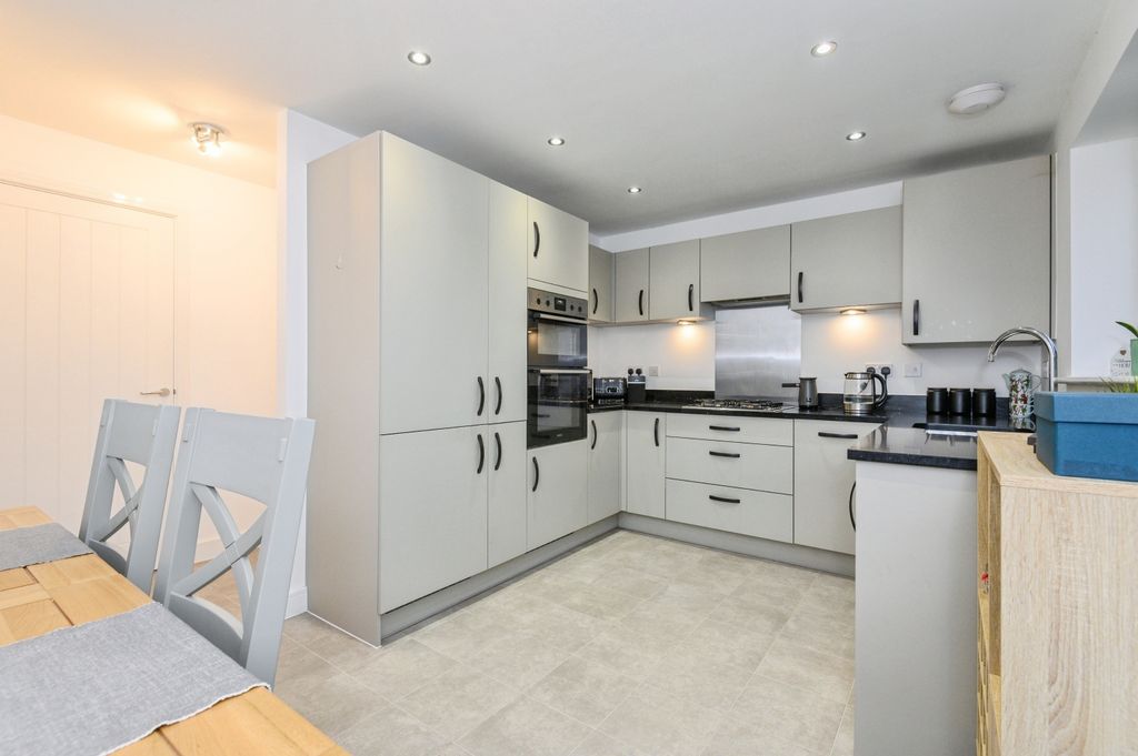 Property photo 2 of 15 Kitchen/Dining Room