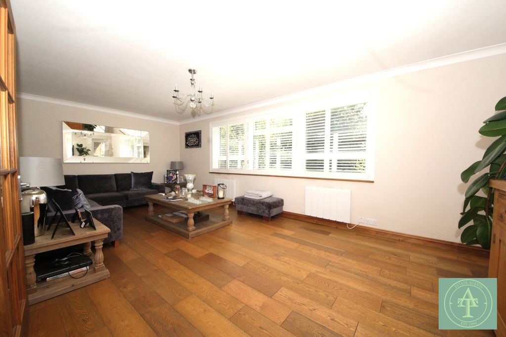 Property photo 3 of 12 Gallery