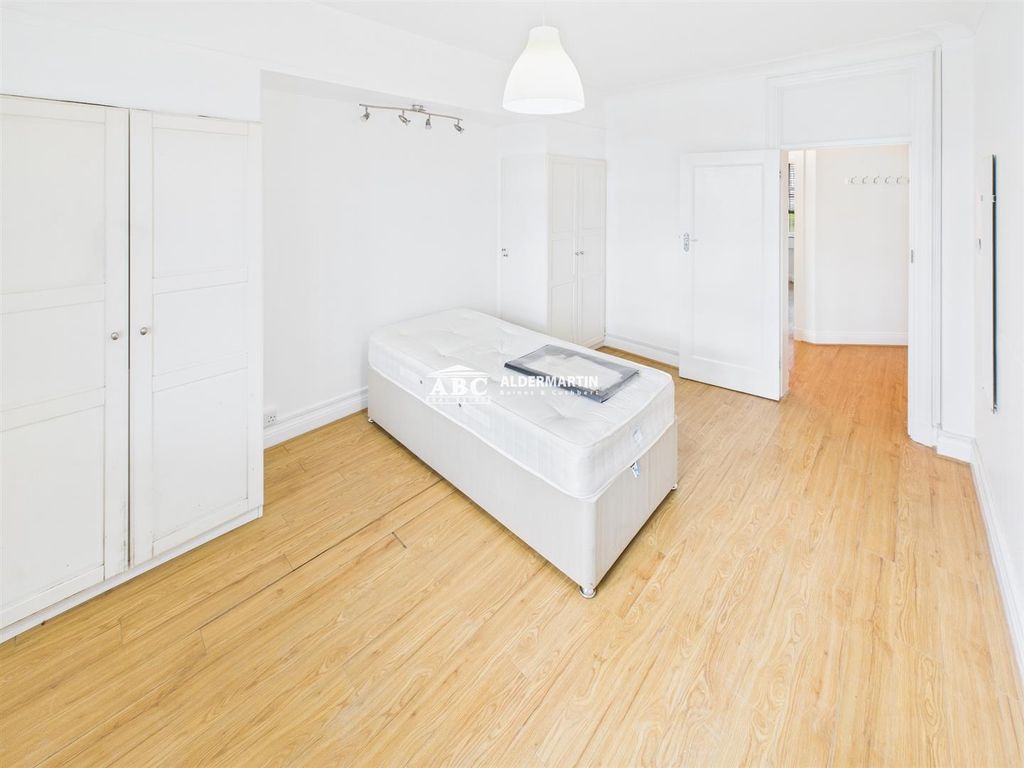 Property photo 2 of 11 Cam03215G0-Pr0100-Still002.Jpg