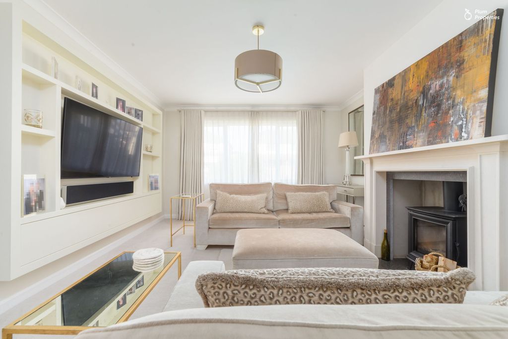 Property photo 2 of 33