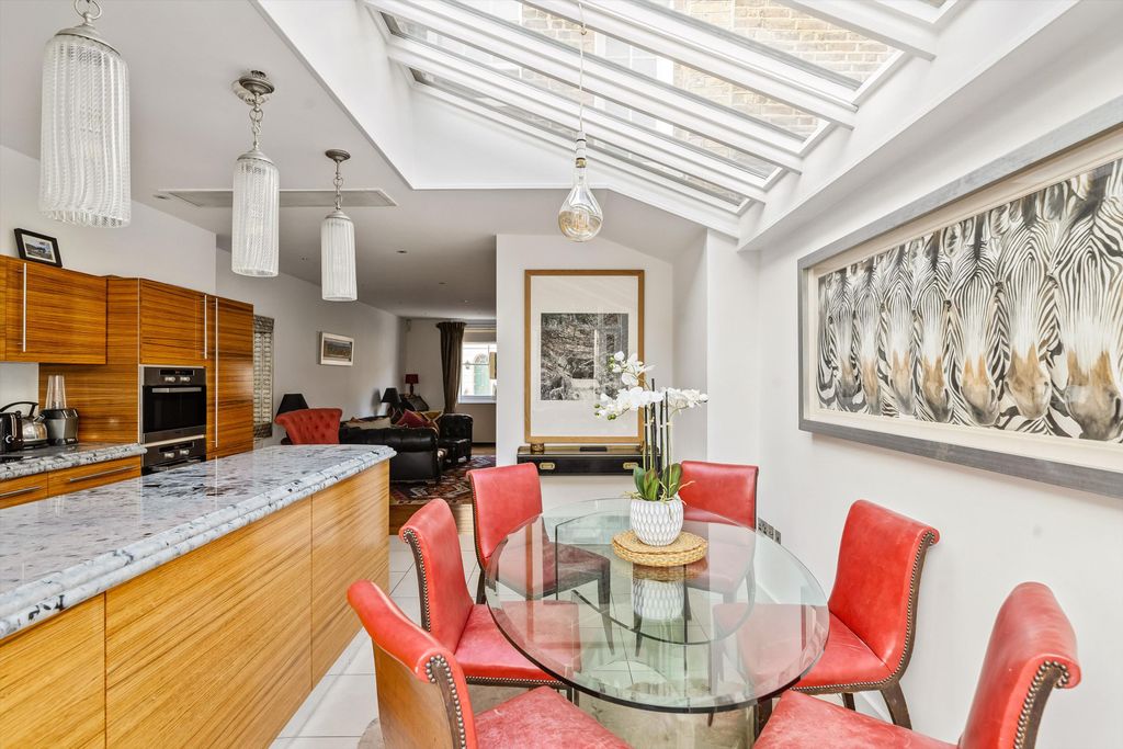 Property photo 2 of 19 Image