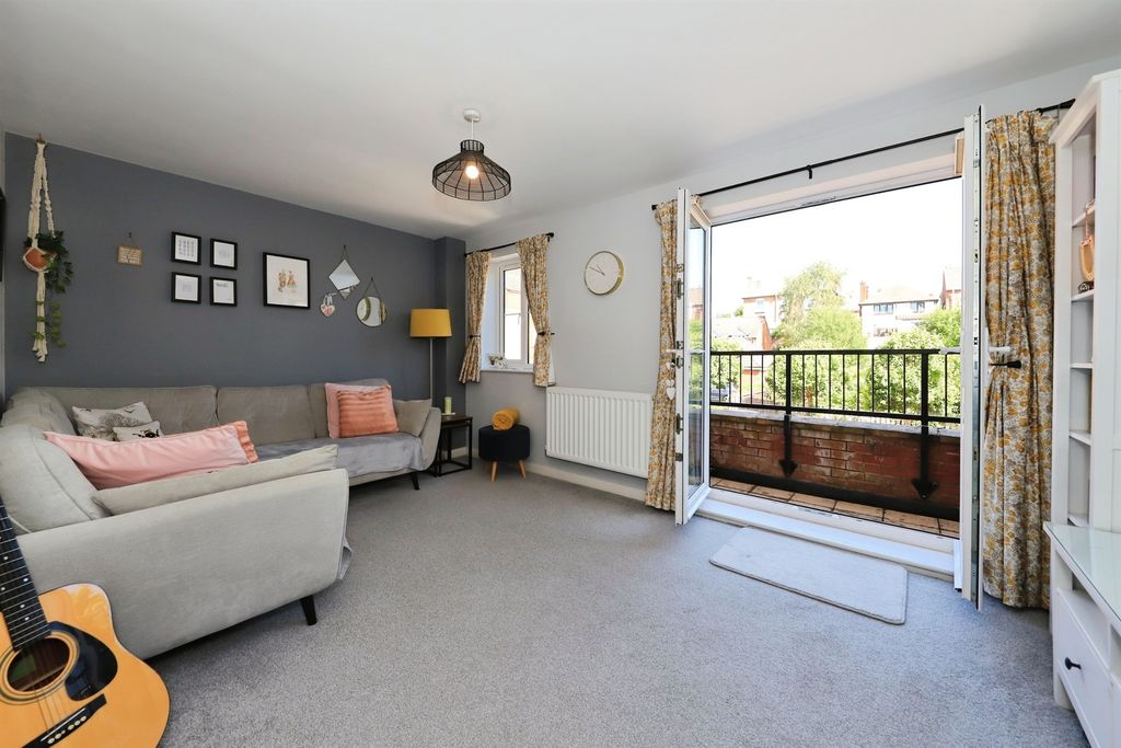 Property photo 2 of 17