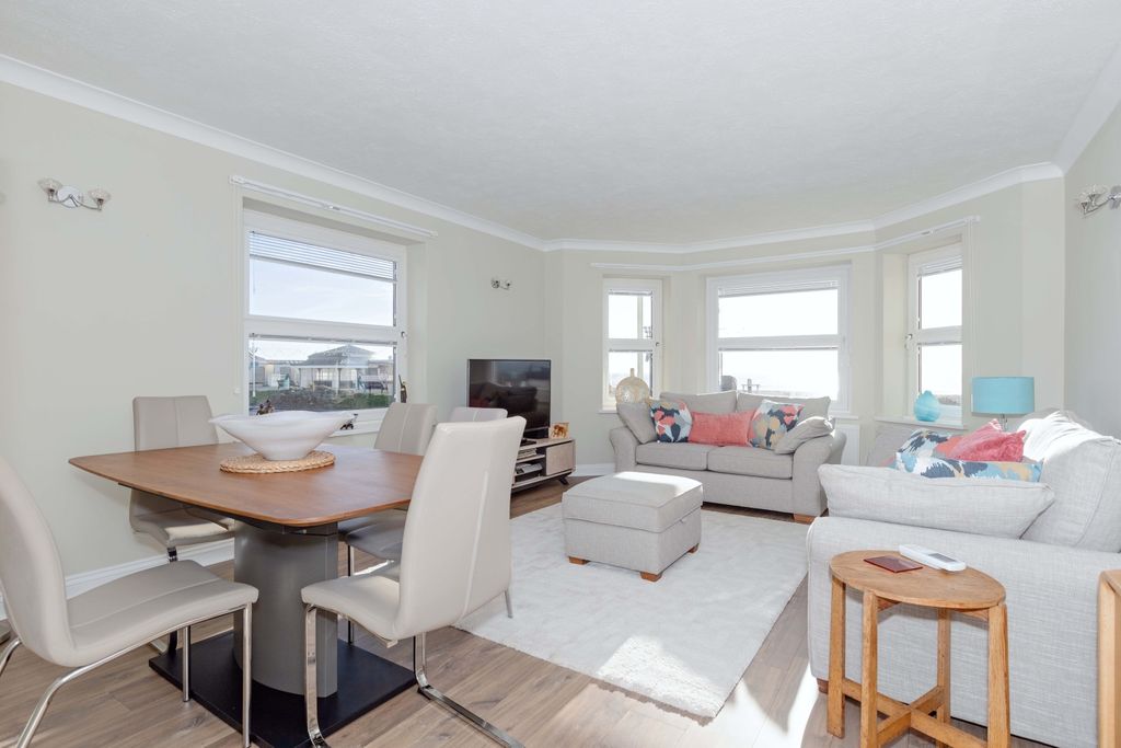 Property photo 2 of 25 Augusta House_11