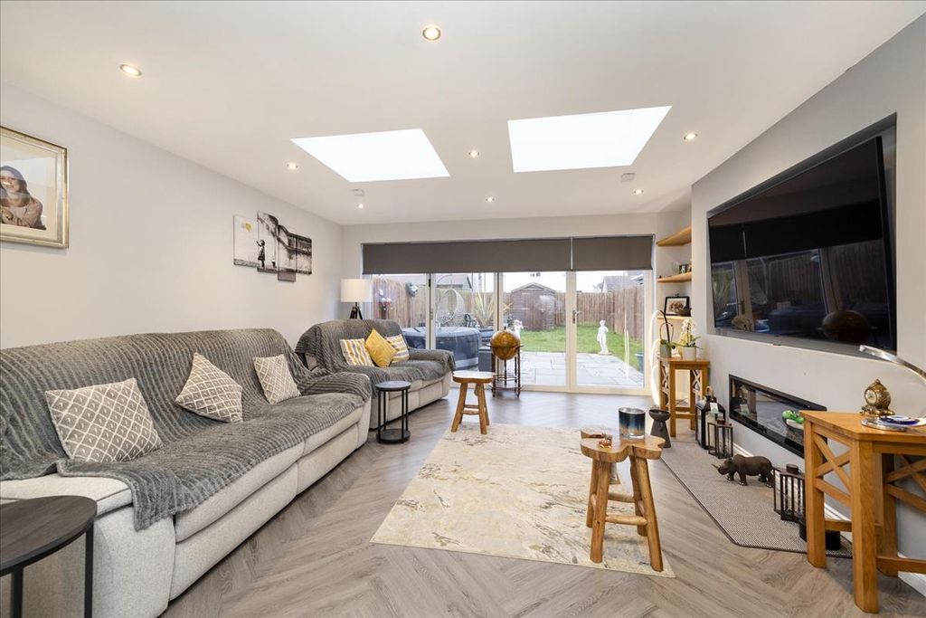 Property photo 2 of 29