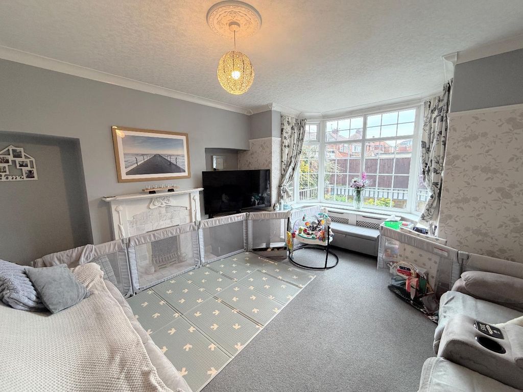 Property photo 2 of 10 Lounge