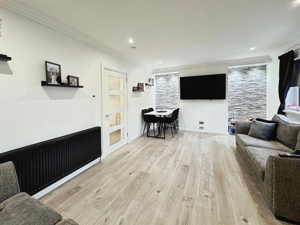 Property photo 3 of 28 3.Jpeg