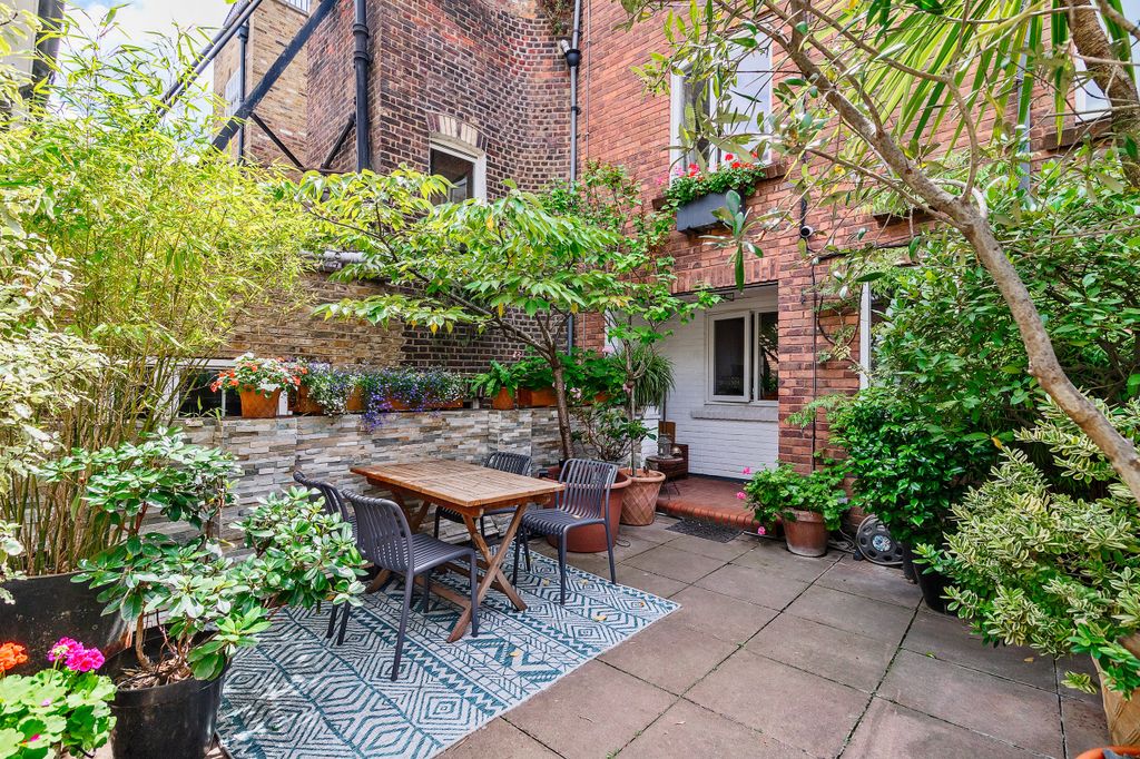 Property photo 1 of 38 Neal_Street_15