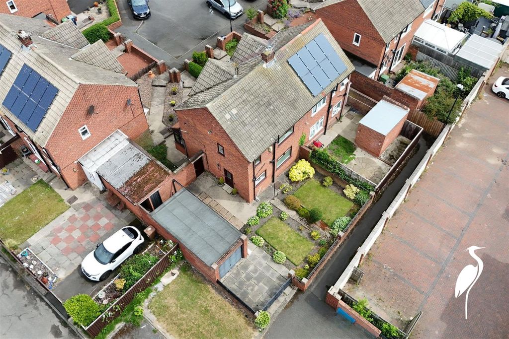 Property photo 2 of 28