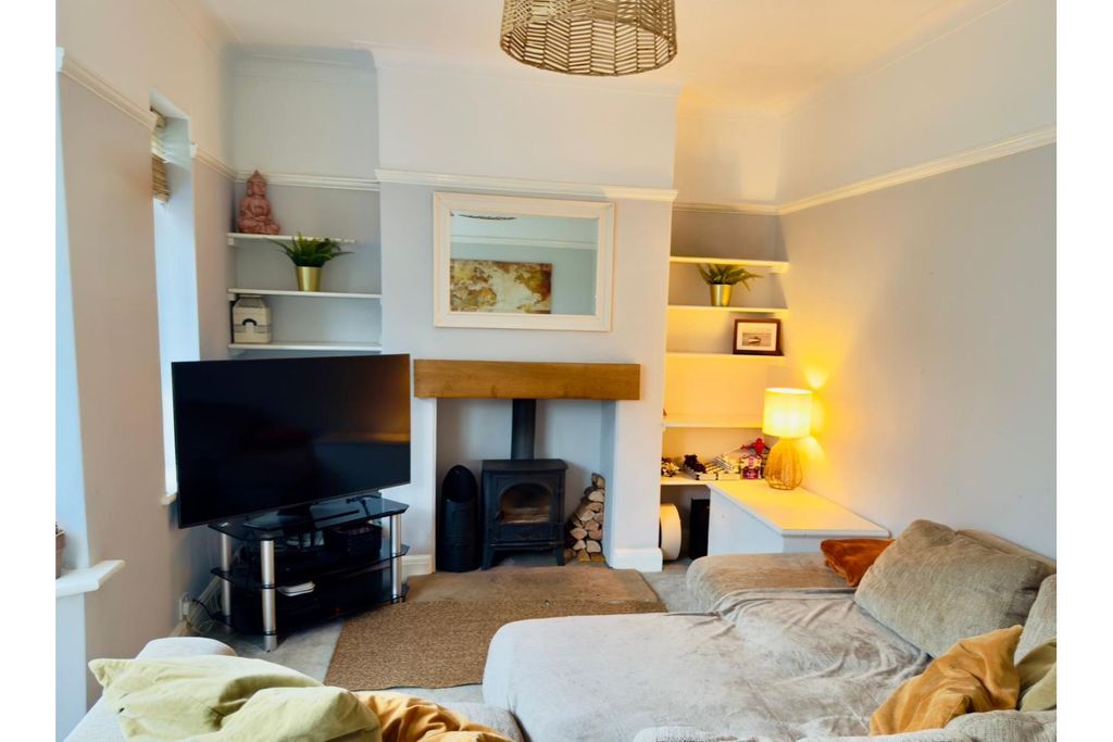 Property photo 2 of 17