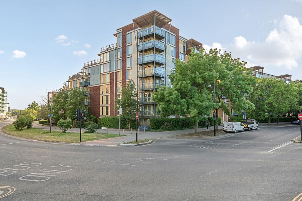 Property photo 1 of 21 1454013-21-69F243...