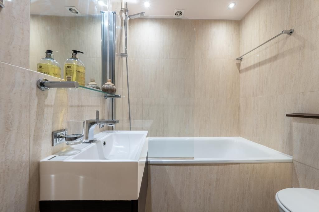 Property photo 2 of 12 Bathroom