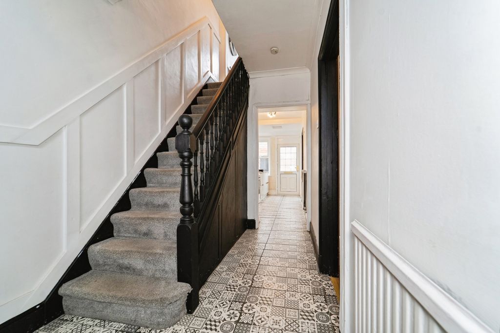 Property photo 3 of 18 Pbox-Img.Jpg