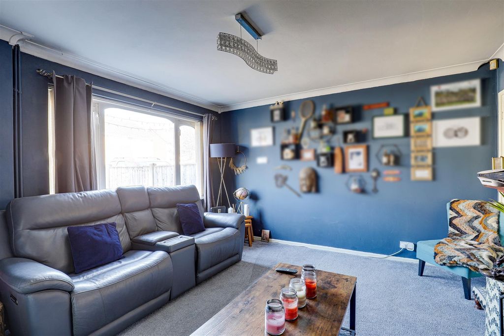 Property photo 2 of 13 32860.Jpg