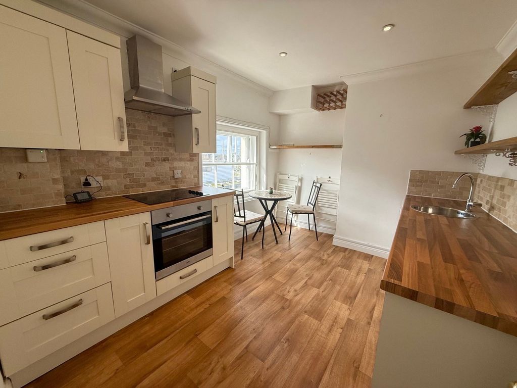 Property photo 2 of 11 Picture No. 10