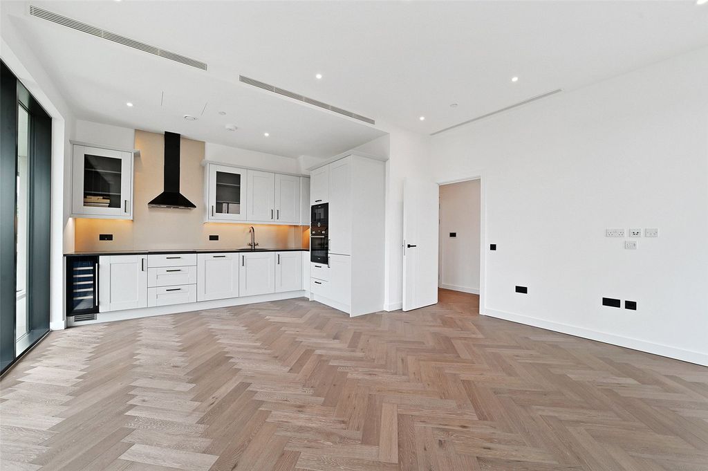 Property photo 2 of 14 Reception/Kitchen