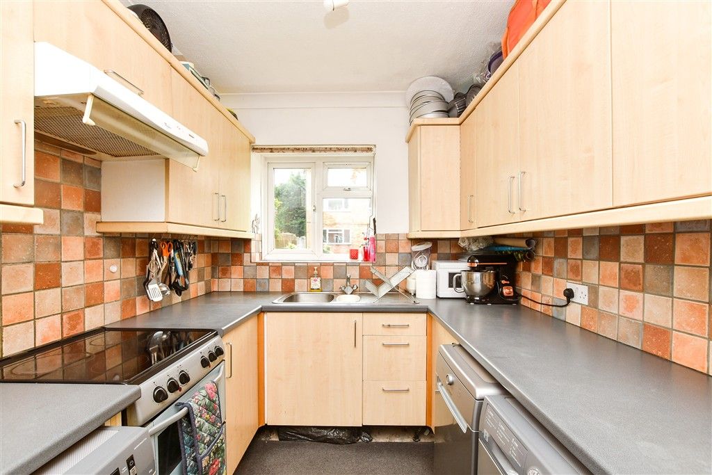 Property photo 2 of 10 Kitchen