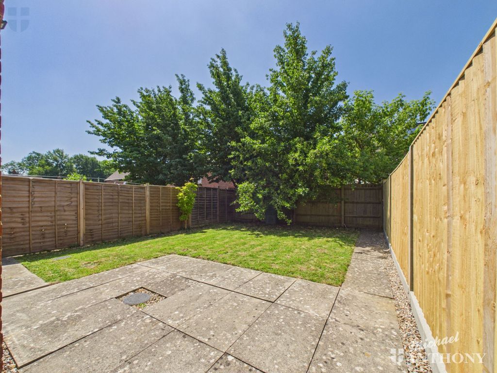 Property photo 3 of 17 Cam03218G0-Pr1076-Still023