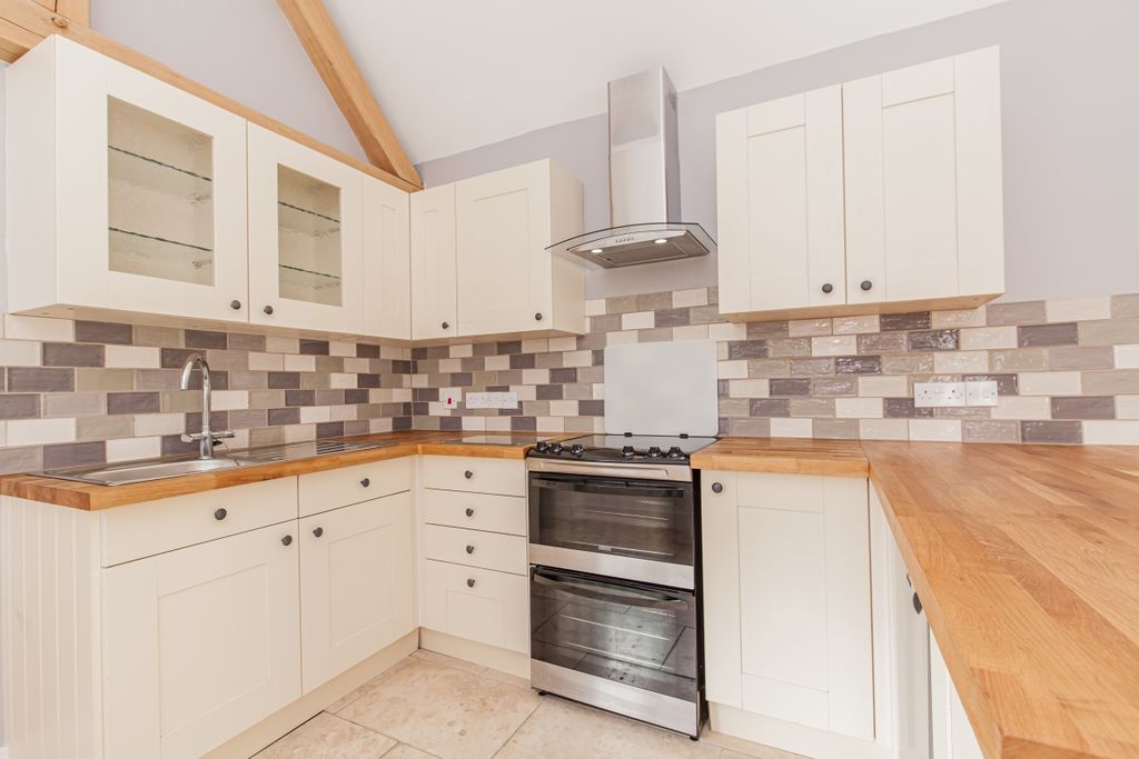 Property photo 3 of 8 156584