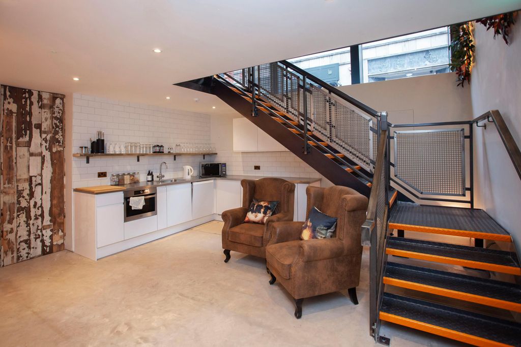 Property photo 3 of 8 6 Img_4343.Jpg